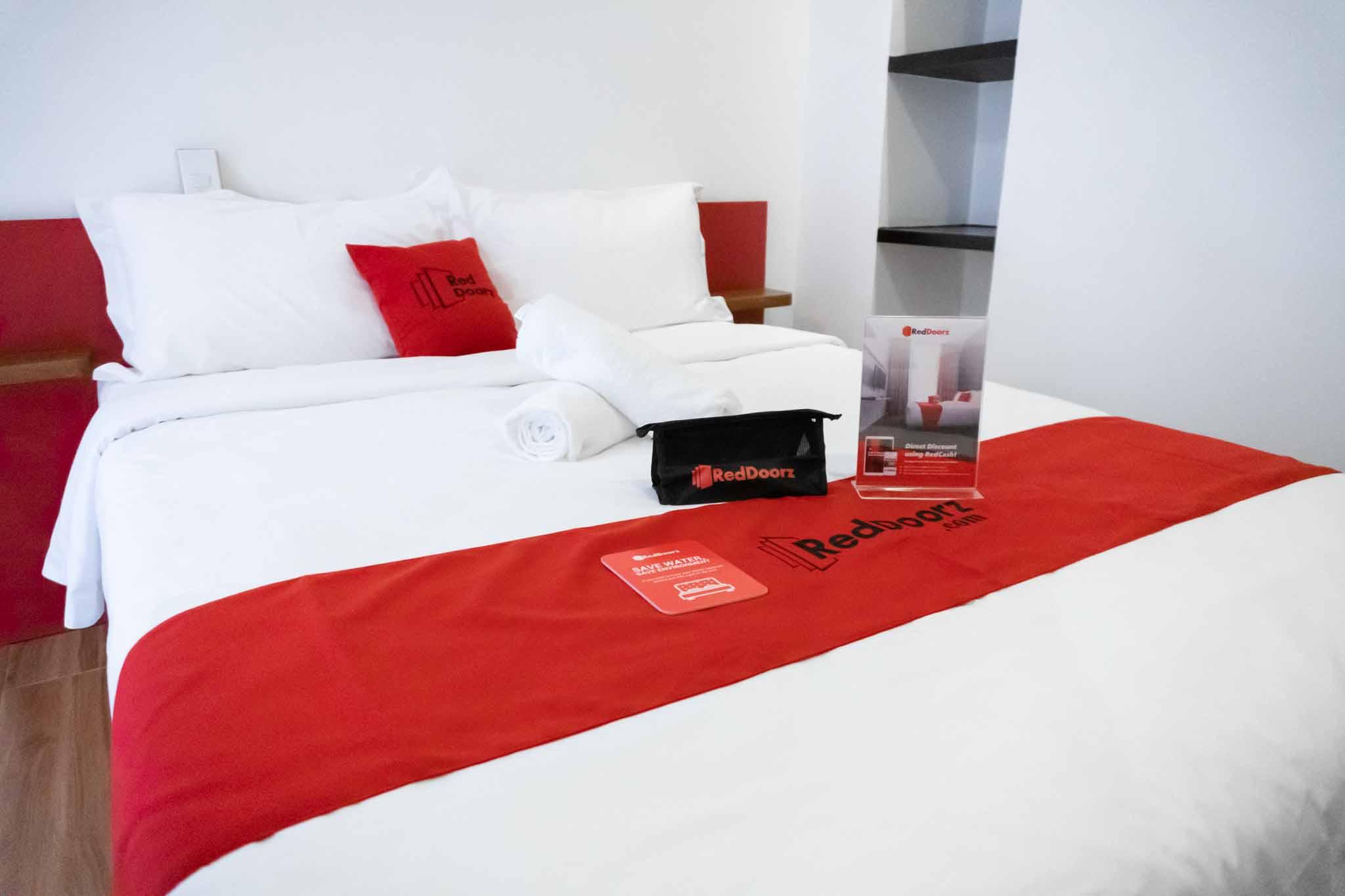 Reddoorz Plus At Mm Hotel Las Pinas Former Reddoorz Plus Near Bamboo Organ Екстер'єр фото