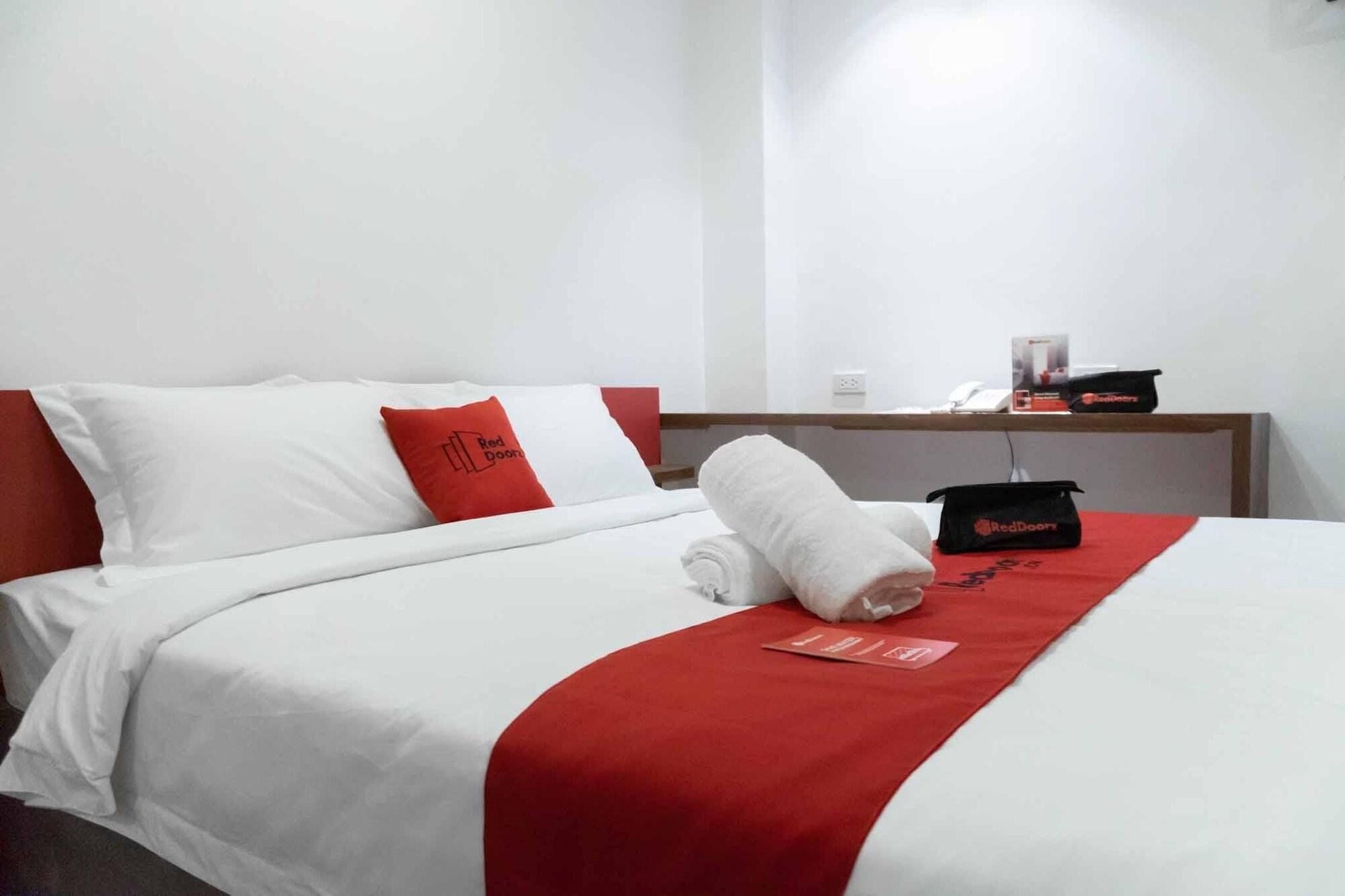 Reddoorz Plus At Mm Hotel Las Pinas Former Reddoorz Plus Near Bamboo Organ Екстер'єр фото