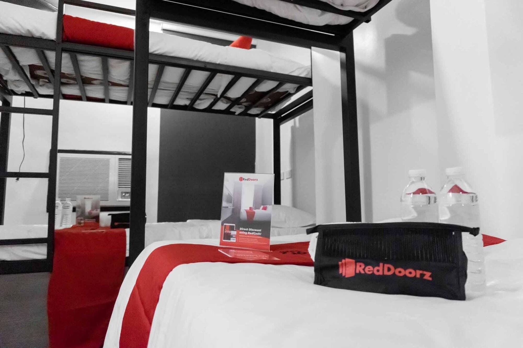 Reddoorz Plus At Mm Hotel Las Pinas Former Reddoorz Plus Near Bamboo Organ Екстер'єр фото