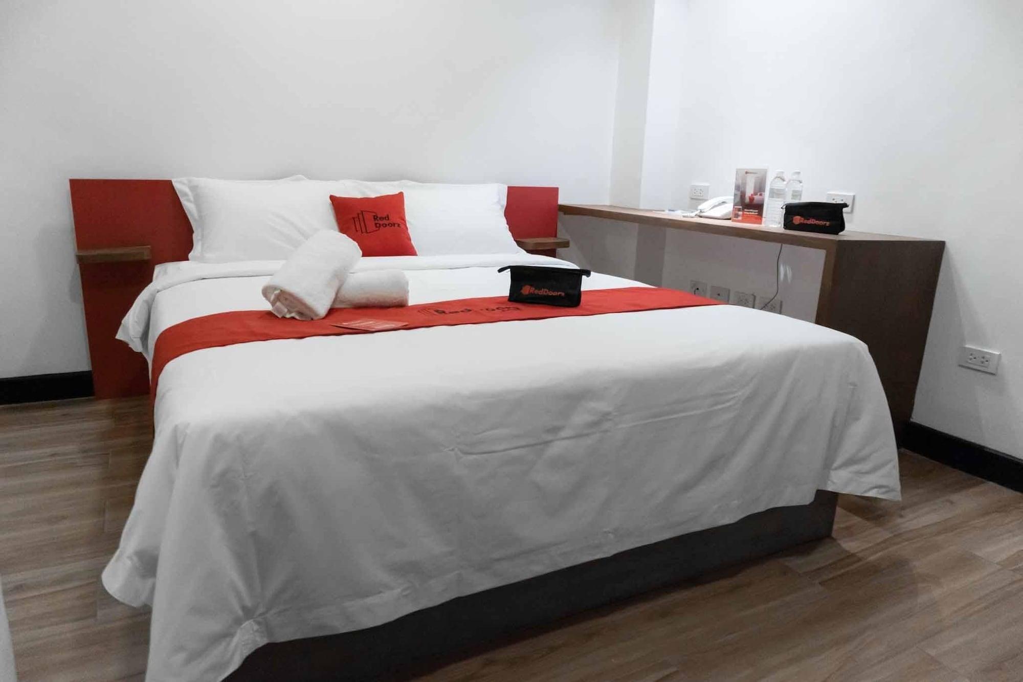 Reddoorz Plus At Mm Hotel Las Pinas Former Reddoorz Plus Near Bamboo Organ Екстер'єр фото