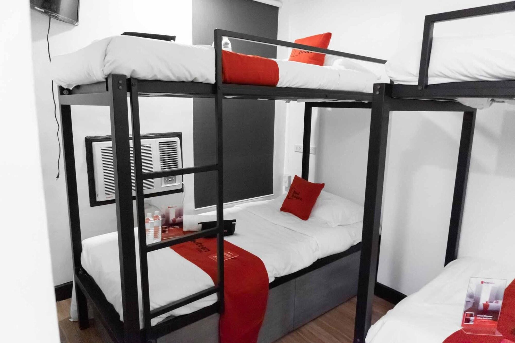 Reddoorz Plus At Mm Hotel Las Pinas Former Reddoorz Plus Near Bamboo Organ Екстер'єр фото