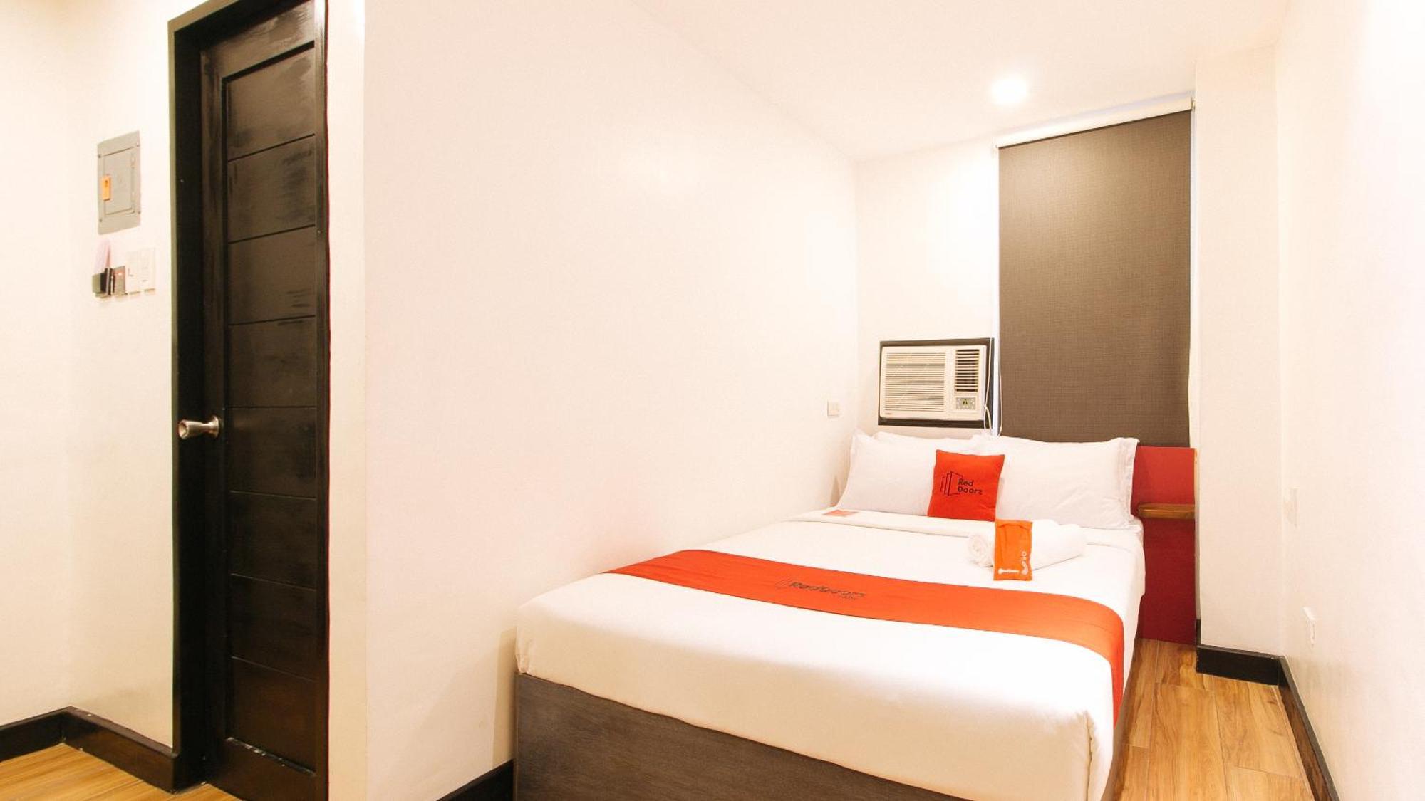 Reddoorz Plus At Mm Hotel Las Pinas Former Reddoorz Plus Near Bamboo Organ Екстер'єр фото