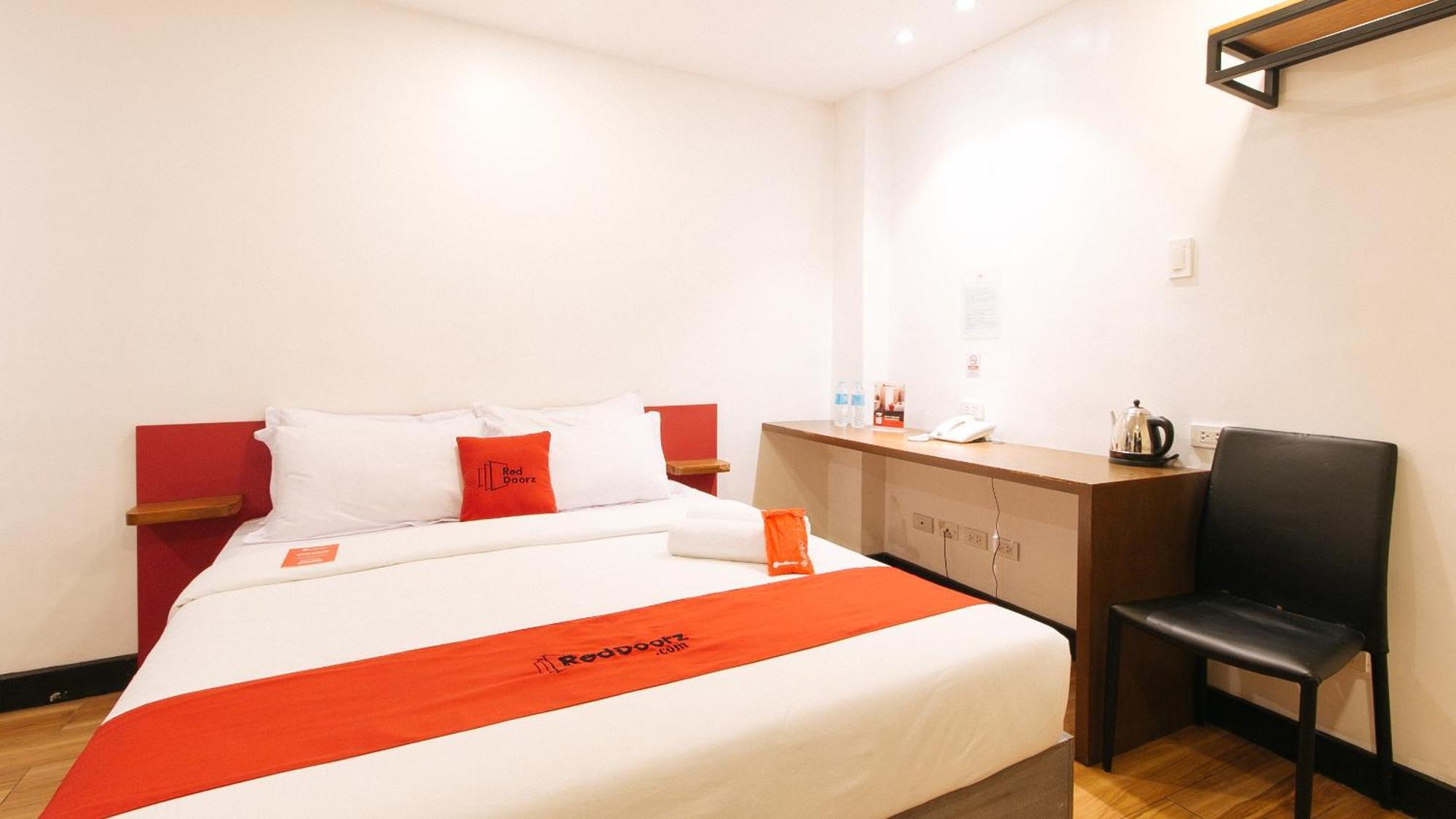 Reddoorz Plus At Mm Hotel Las Pinas Former Reddoorz Plus Near Bamboo Organ Екстер'єр фото
