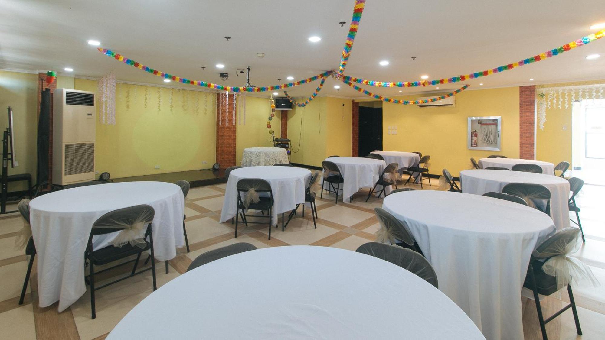 Reddoorz Plus At Mm Hotel Las Pinas Former Reddoorz Plus Near Bamboo Organ Екстер'єр фото
