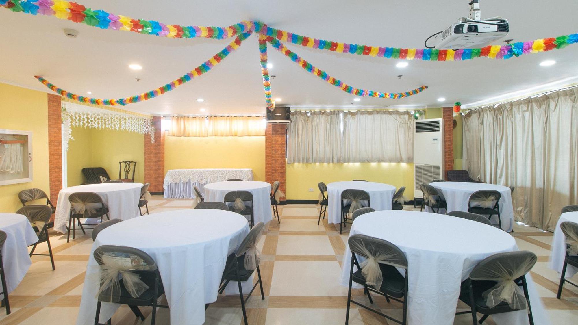 Reddoorz Plus At Mm Hotel Las Pinas Former Reddoorz Plus Near Bamboo Organ Екстер'єр фото