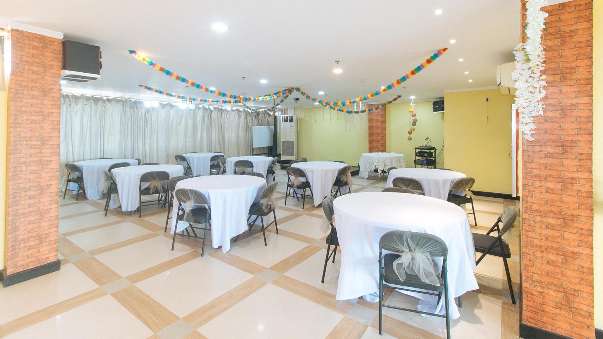 Reddoorz Plus At Mm Hotel Las Pinas Former Reddoorz Plus Near Bamboo Organ Екстер'єр фото