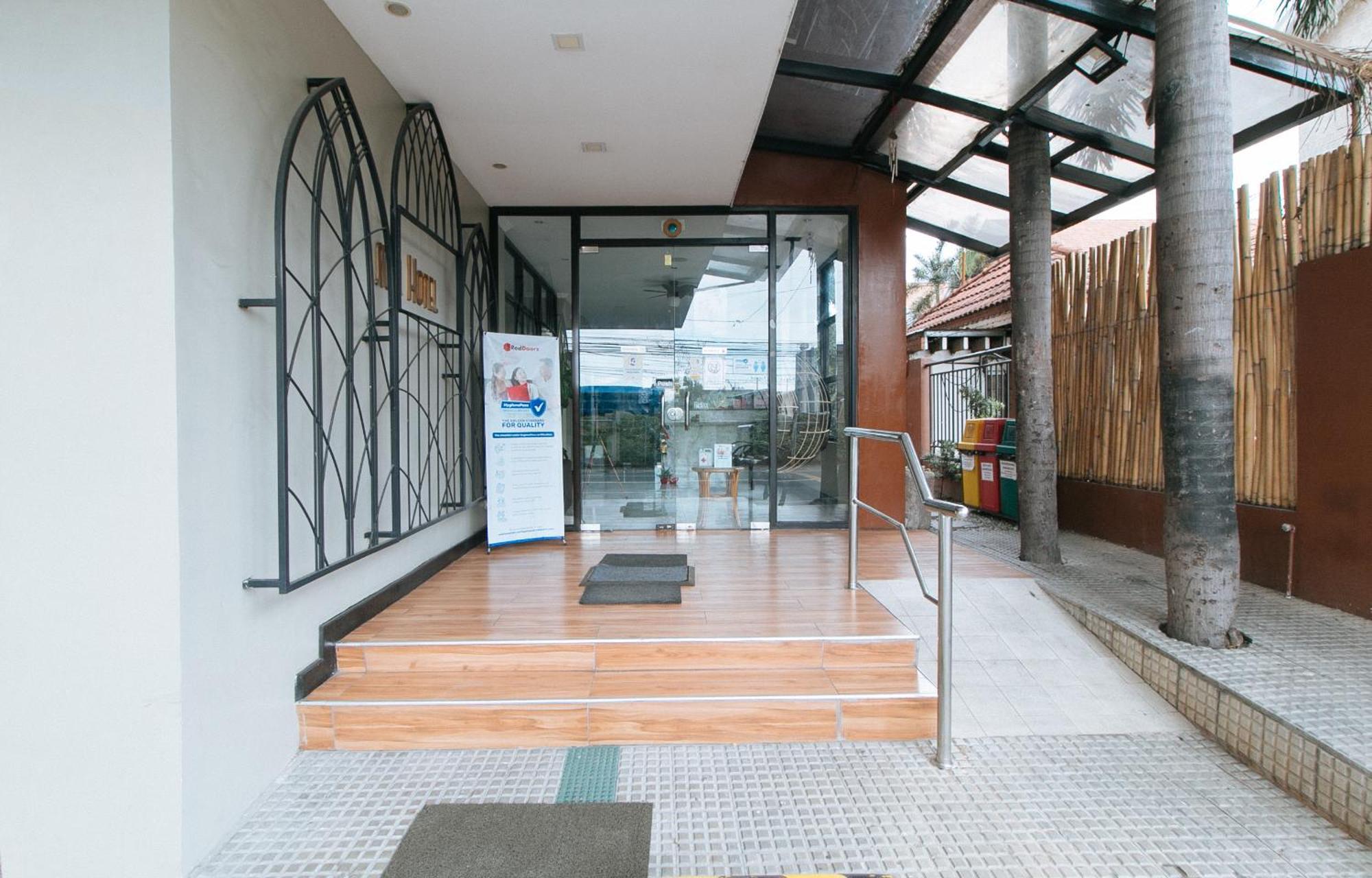 Reddoorz Plus At Mm Hotel Las Pinas Former Reddoorz Plus Near Bamboo Organ Екстер'єр фото
